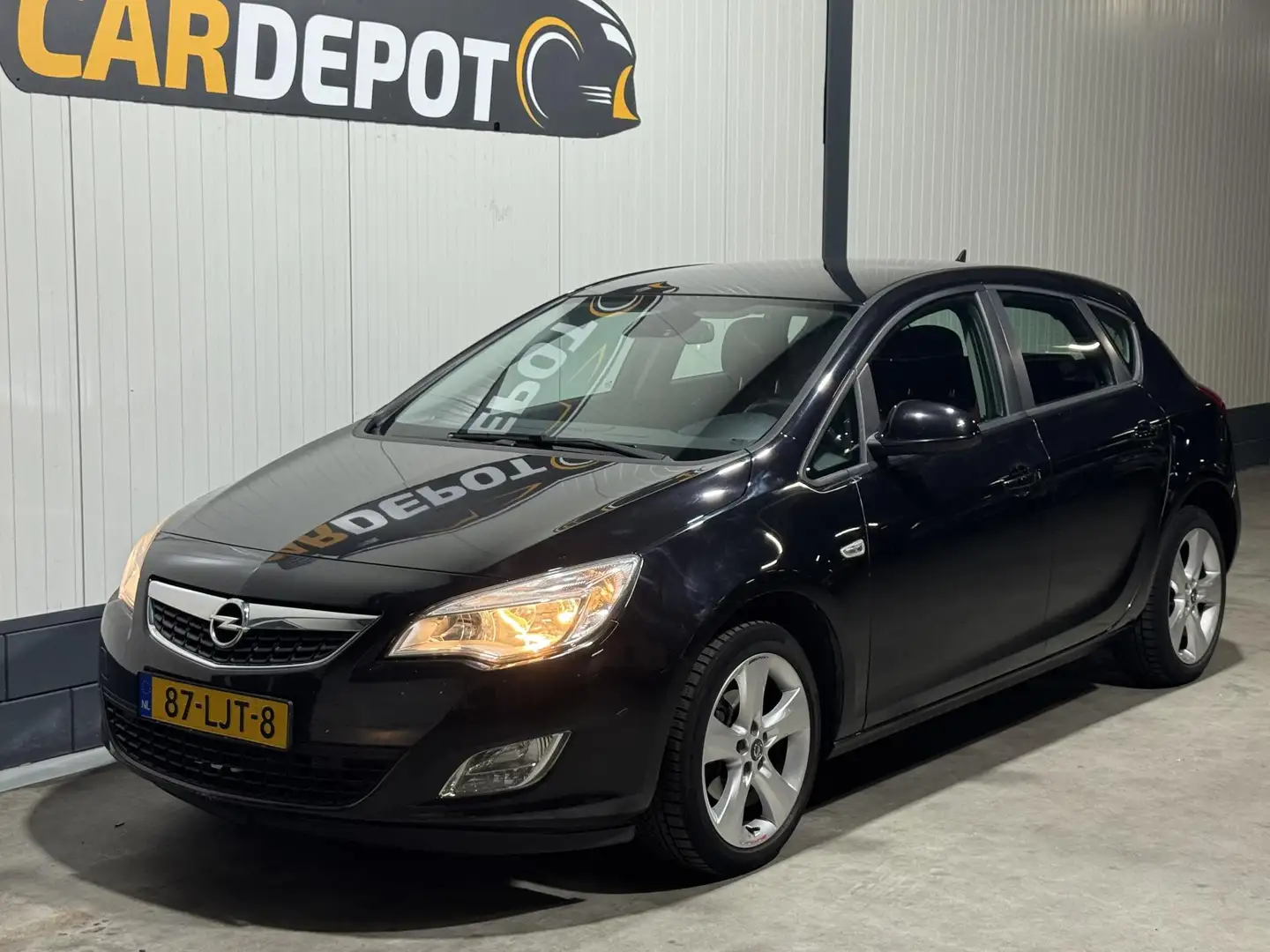 Opel Astra 1.4 Edition Vol jaar APK Airco Black - 1