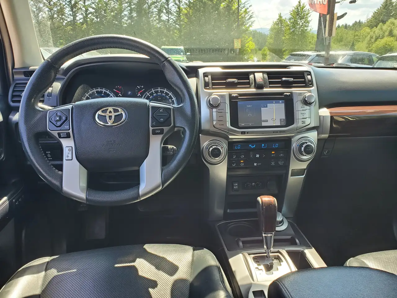 Toyota 4-Runner снимка Toyota 4-Runner