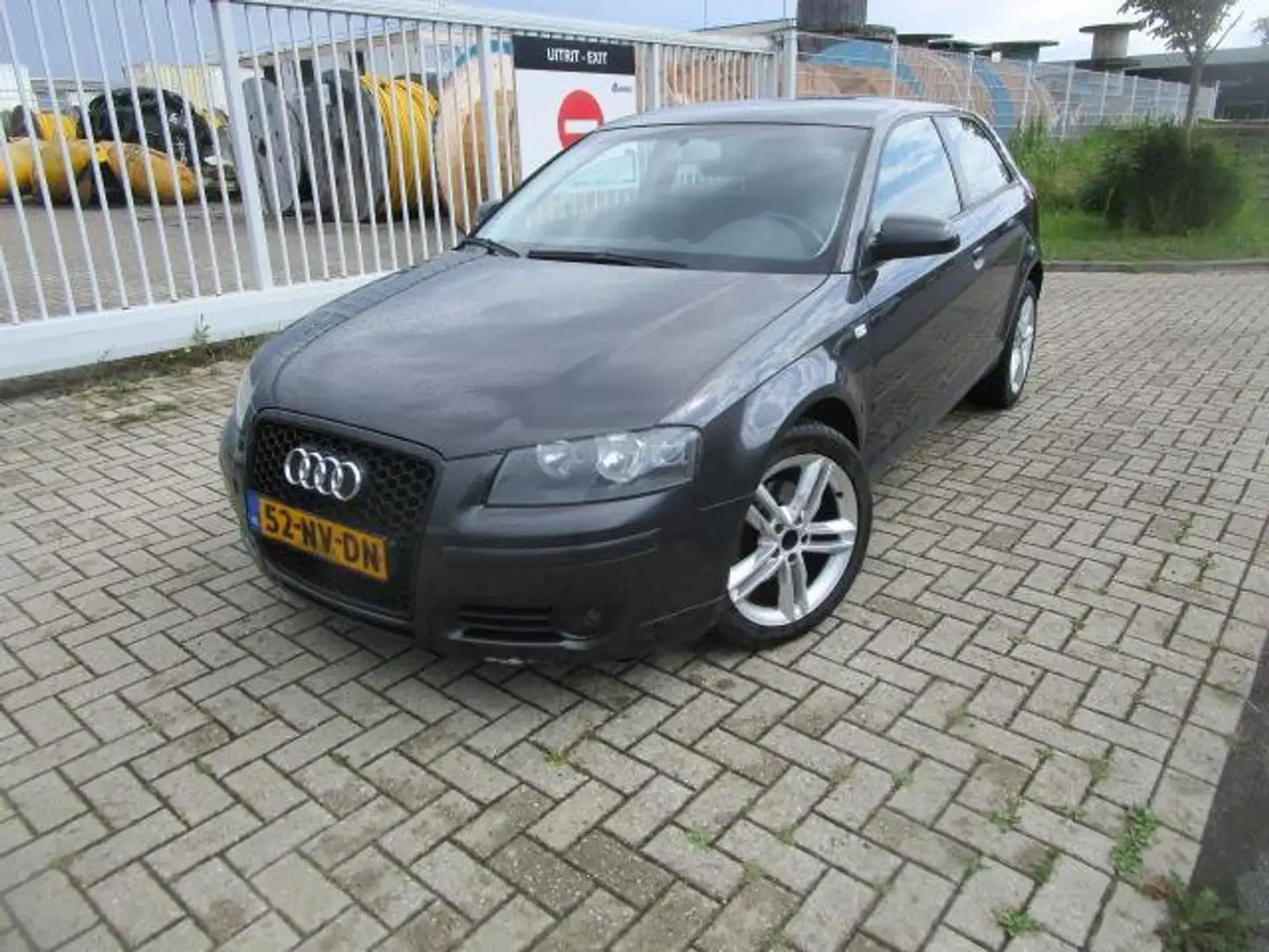 Audi A3 2.0 FSI Ambition Gris - 1