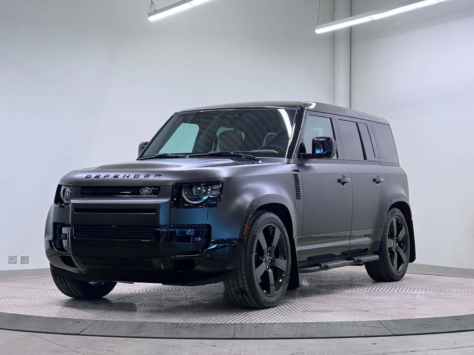 2026 Land Rover Defender 110 P500 V8 X-DYNAMIC SE | FULL MATTE WRAP