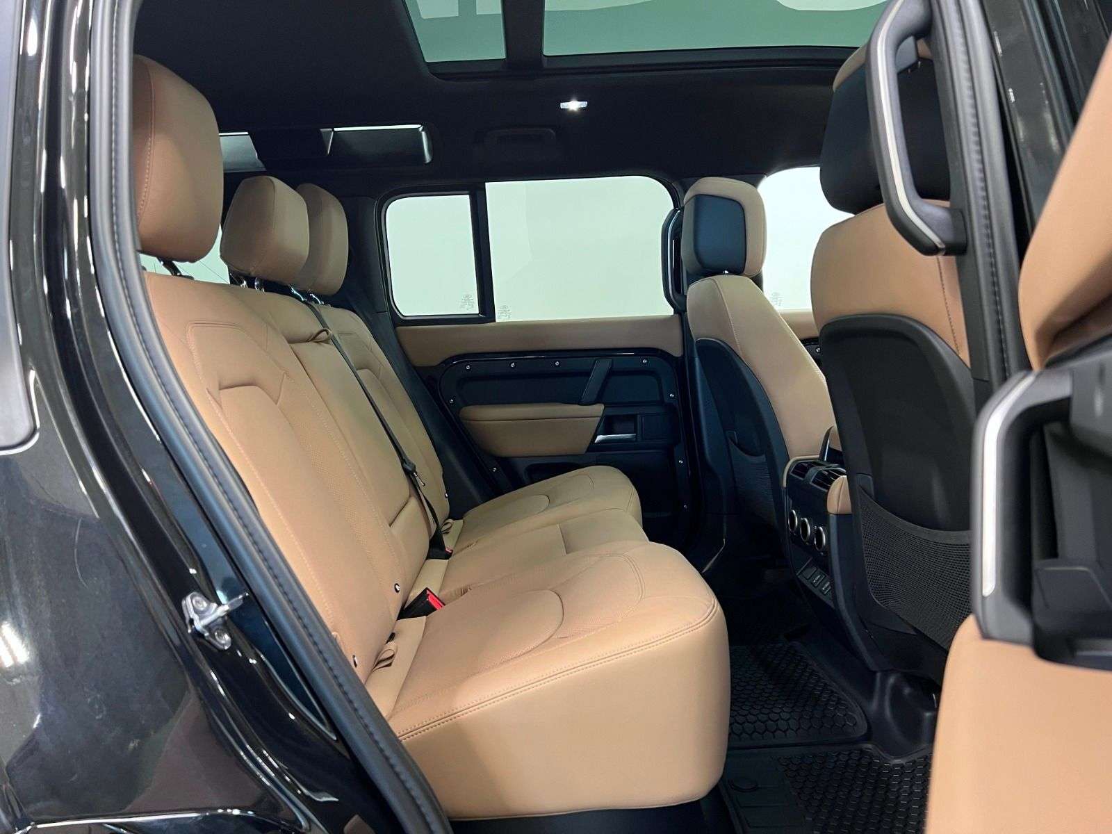 2026 Land Rover Defender 110 P500 V8 X-DYNAMIC SE | FULL MATTE WRAP thumb 24