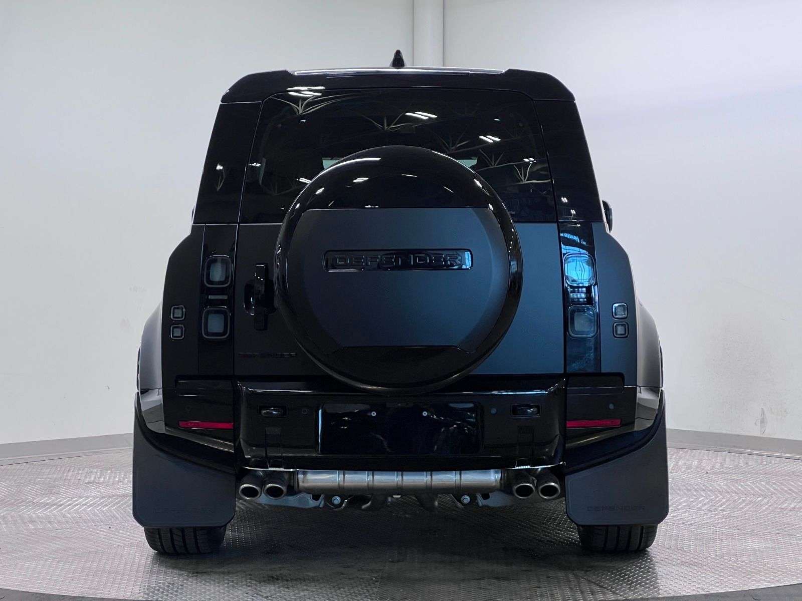2026 Land Rover Defender 110 P500 V8 X-DYNAMIC SE | FULL MATTE WRAP thumb 6