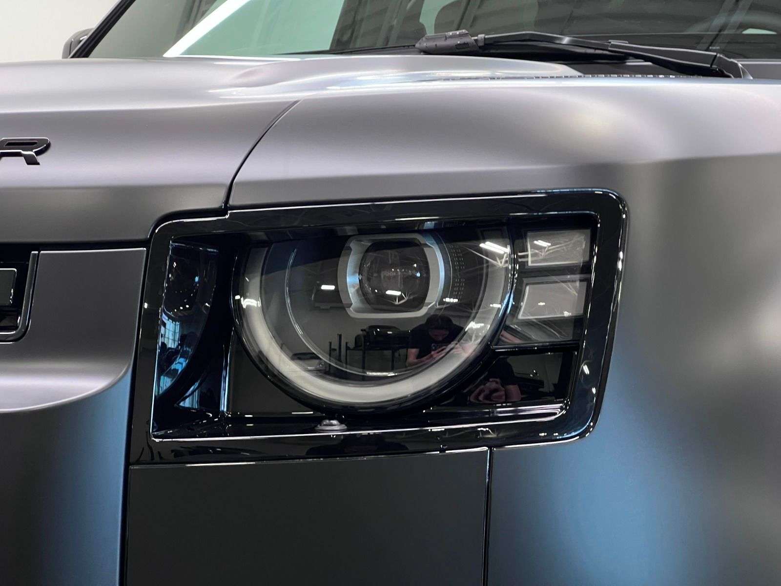 2026 Land Rover Defender 110 P500 V8 X-DYNAMIC SE | FULL MATTE WRAP thumb 13