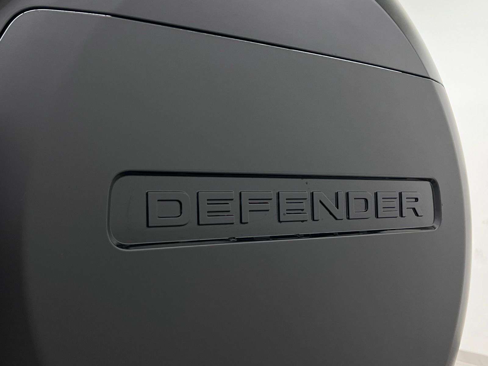 2026 Land Rover Defender 110 P500 V8 X-DYNAMIC SE | FULL MATTE WRAP thumb 12