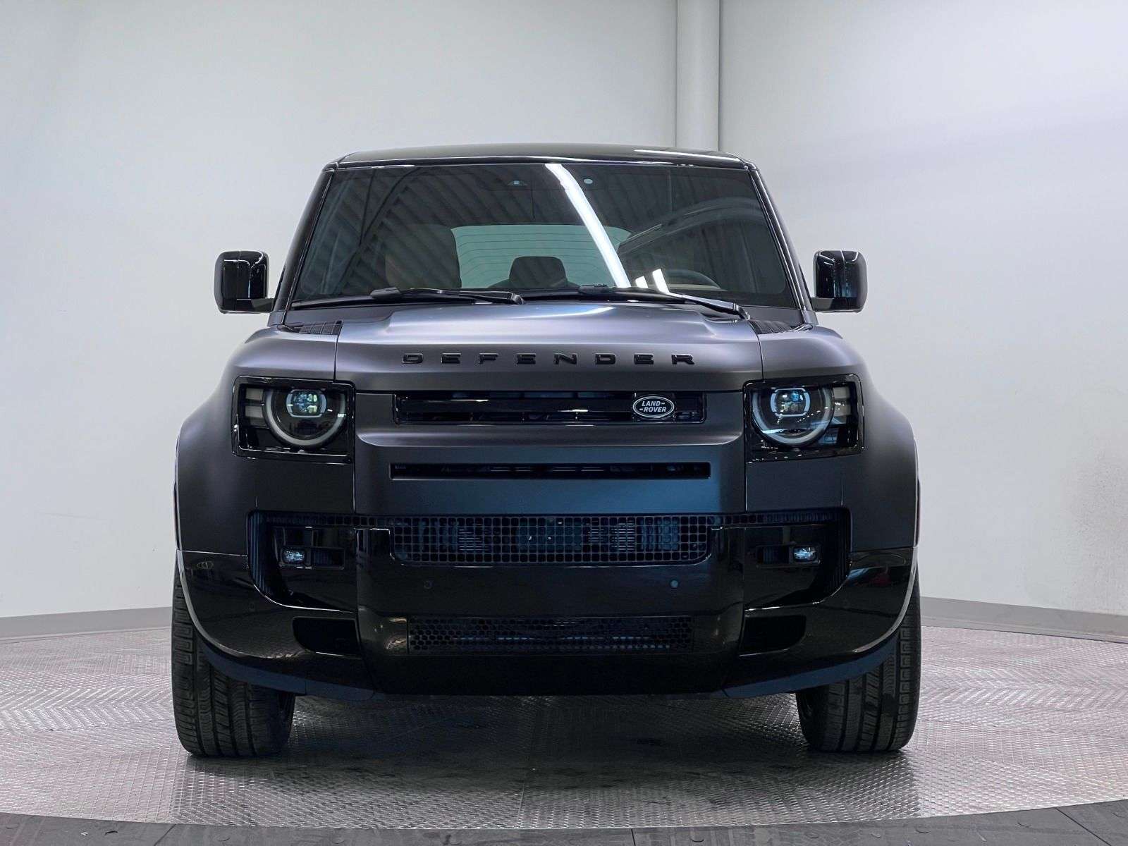 2026 Land Rover Defender 110 P500 V8 X-DYNAMIC SE | FULL MATTE WRAP thumb 8