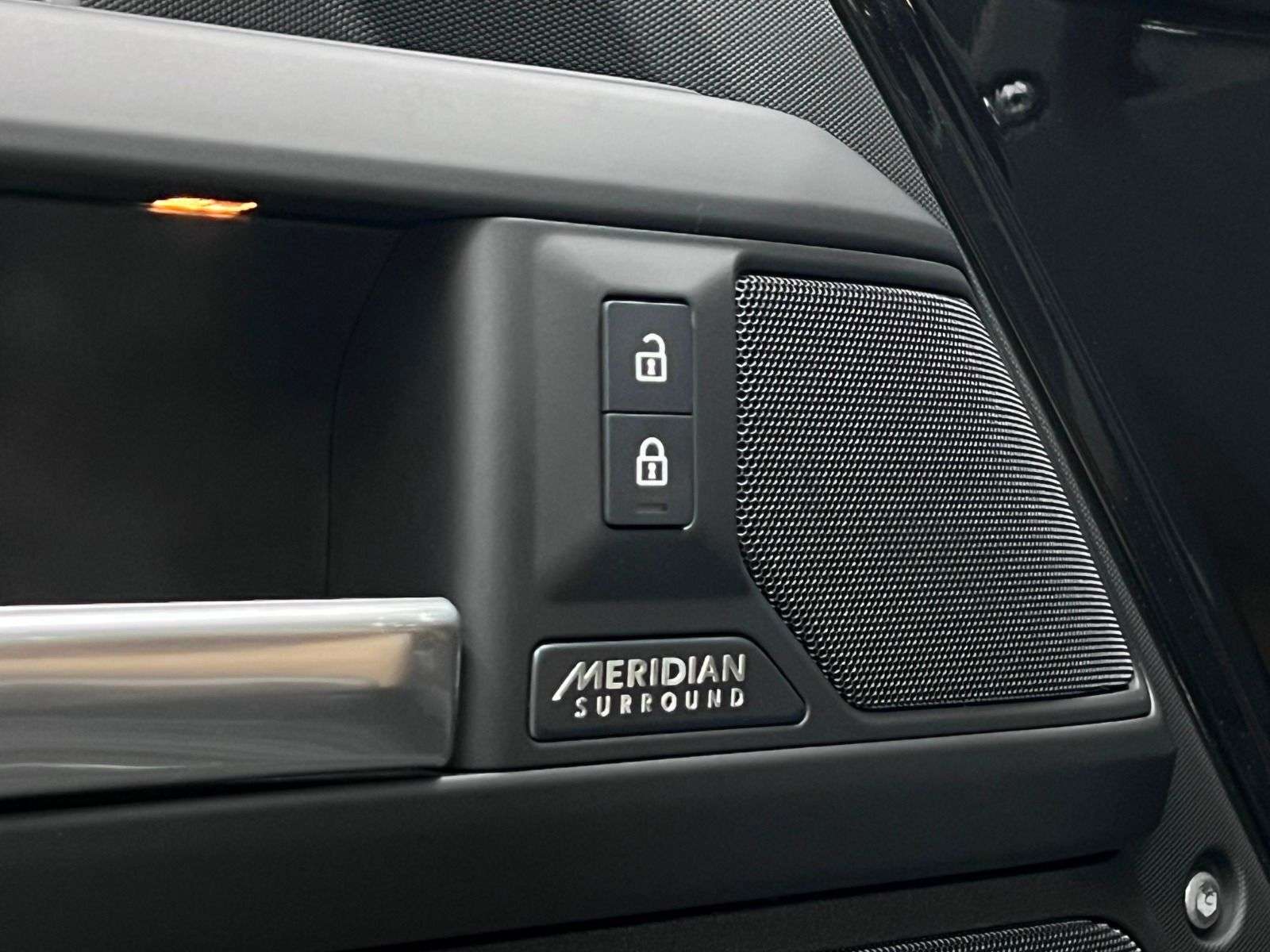 2026 Land Rover Defender 110 P500 V8 X-DYNAMIC SE | FULL MATTE WRAP thumb 30