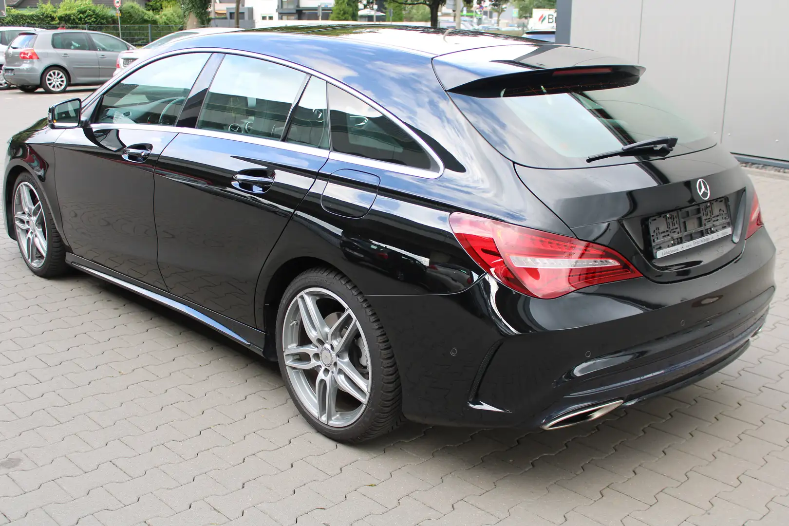 Mercedes-Benz CLA 250 CLA 250 (117.944) Shooting Brake AMG Line Zwart - 2