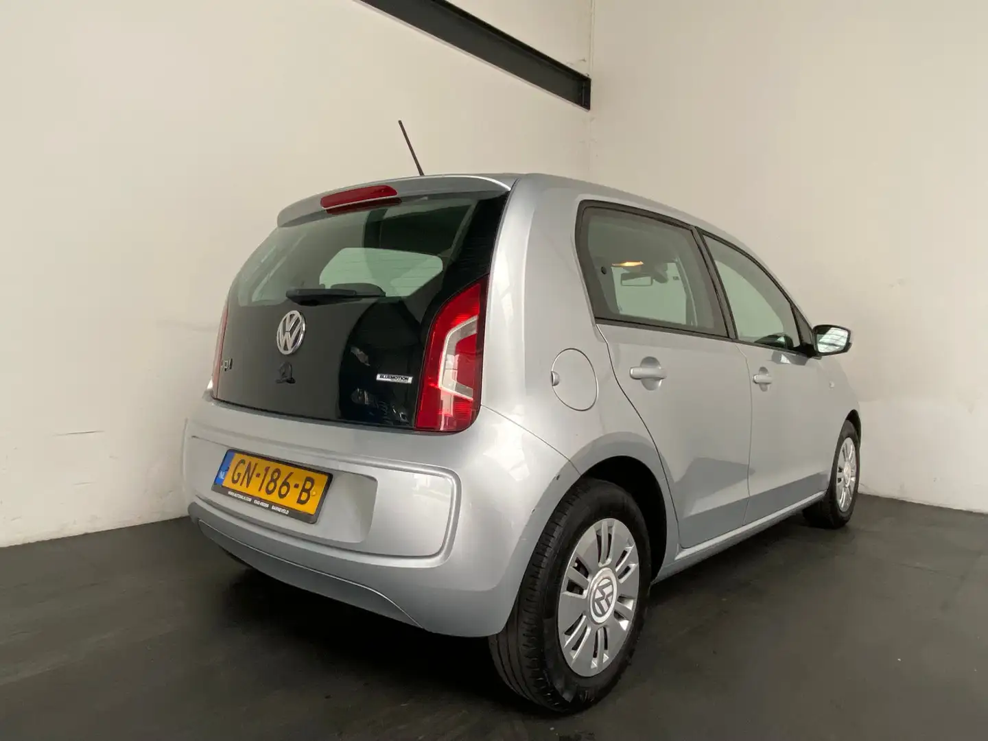 Volkswagen up! 1.0 move up! BlueMotion Grijs - 2