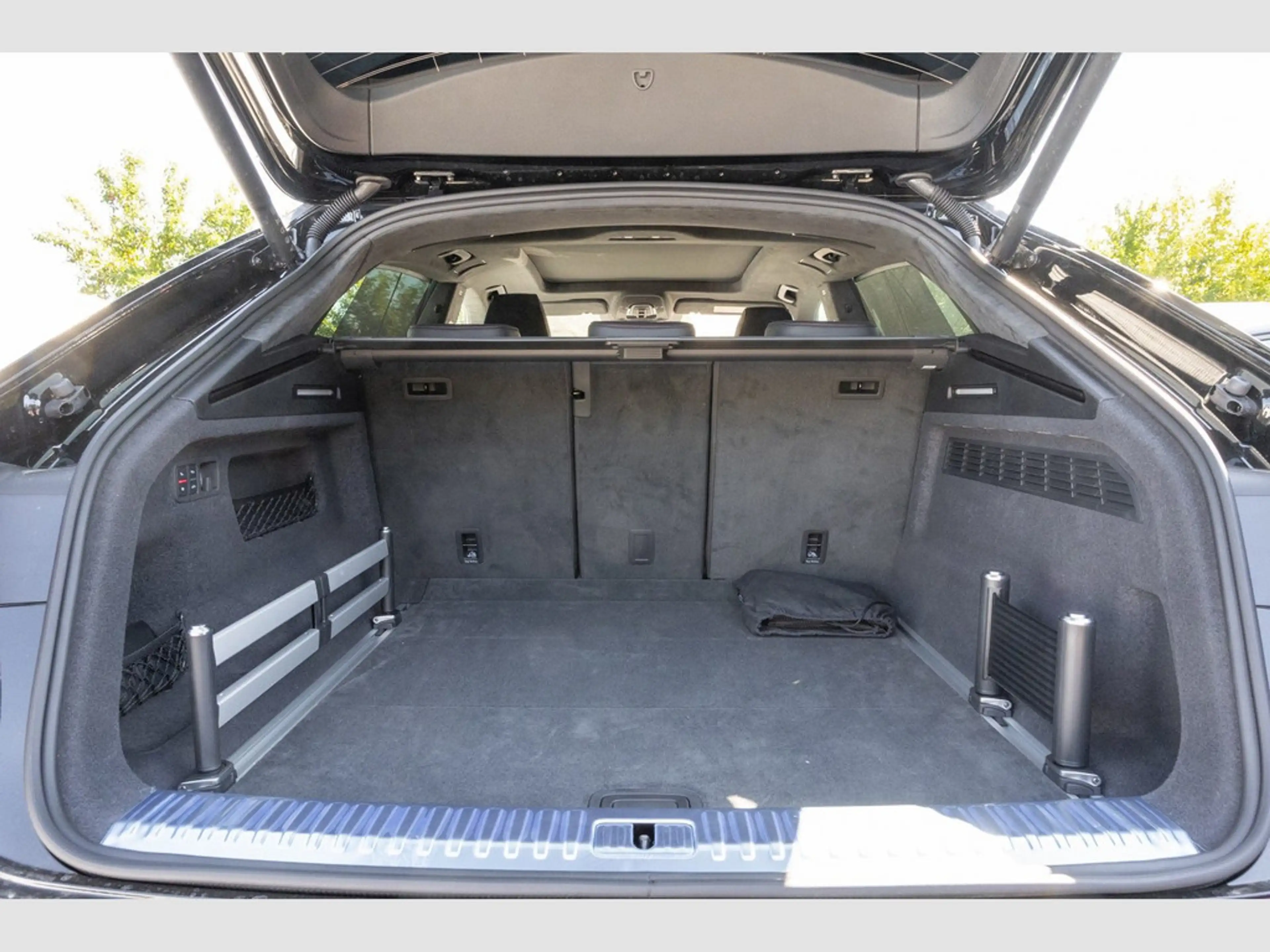 Audi RS Q8 SUV performance 471 kW tiptronic Pano/AHK/Bang & Olufsen/Optikpa — photo 7