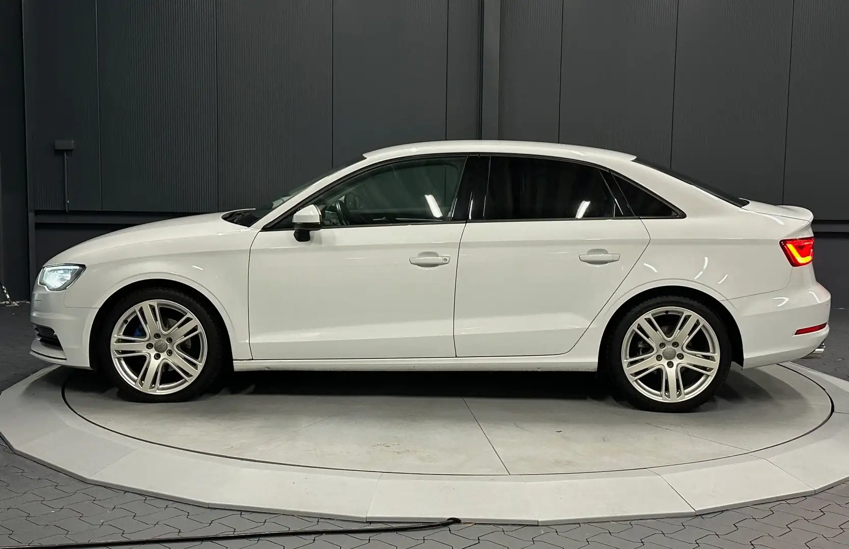 Audi A3 Limousine 2.0 TDI Ambition*18Zoll*S-Line Fahrwerk* Blanc - 2