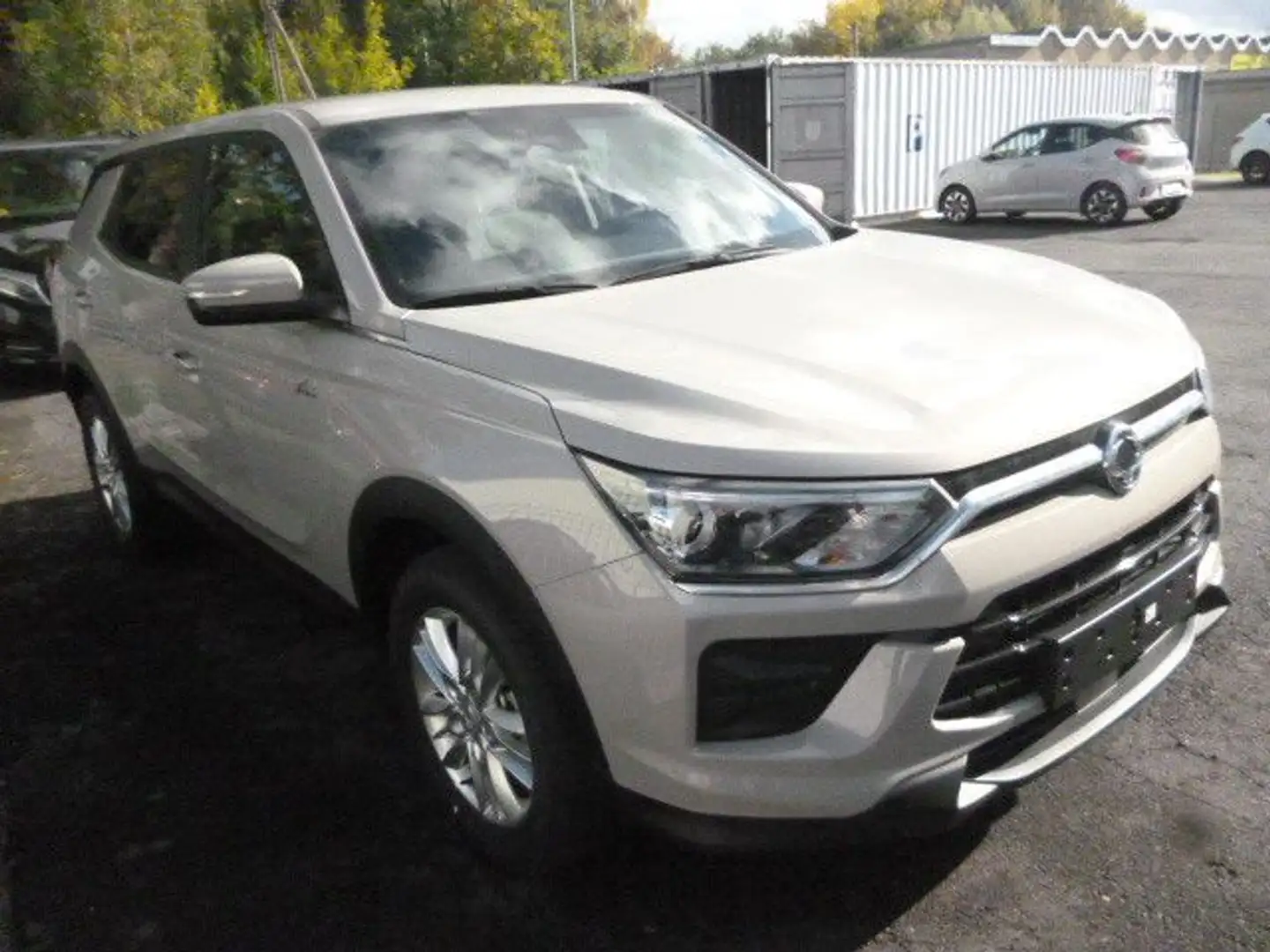 KGM Korando 1.5 Essential AUTOMATIC TEMPOM. PDC+KAM. Beige - 1