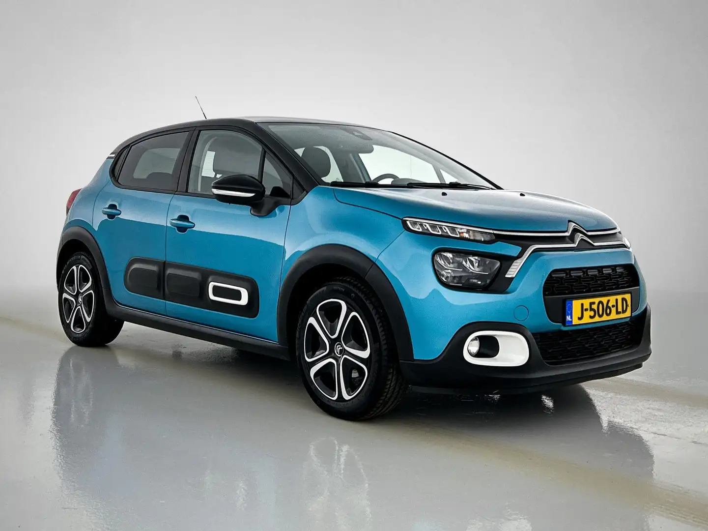 Citroen C3 1.2 82pk Feel | Navigatie | Comfort stoelen | Vast Bleu - 2