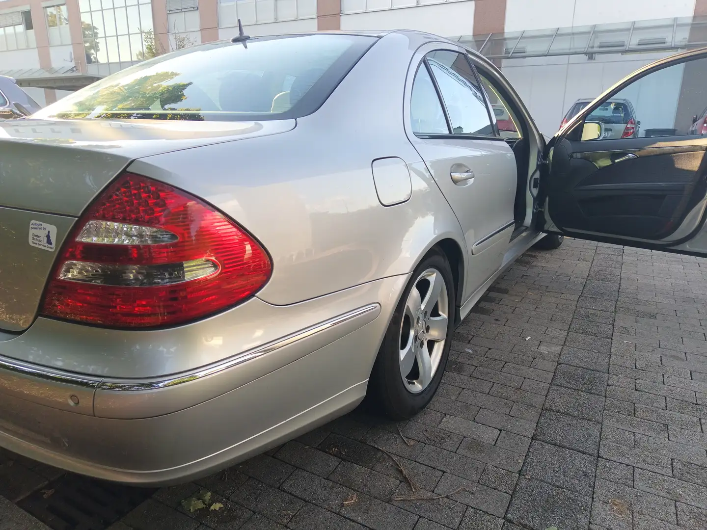 Mercedes-Benz E 240 E 240 4Matic Avantgarde Silber - 2