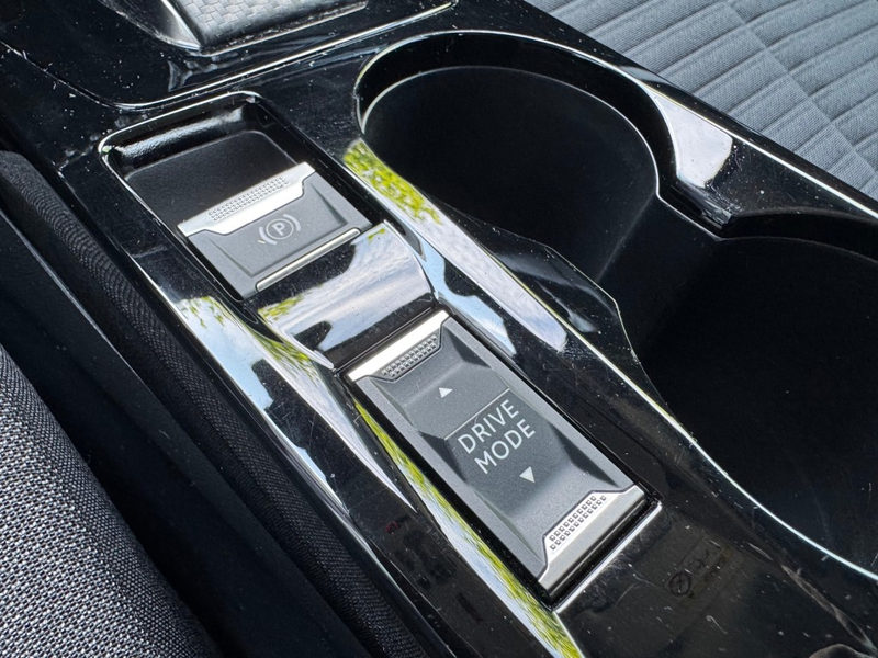 Peugeot e-2008 EV Active pack + Led + Nav + Lmv  Car play - 94 dk — photo 20