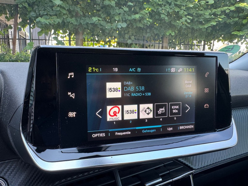 Peugeot e-2008 EV Active pack + Led + Nav + Lmv  Car play - 94 dk — photo 15
