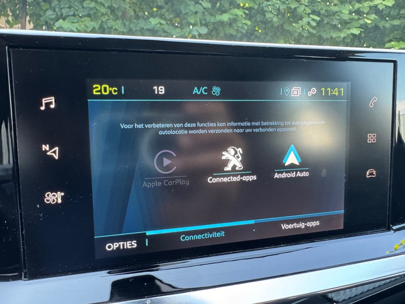 Peugeot e-2008 EV Active pack + Led + Nav + Lmv  Car play - 94 dk — photo 17