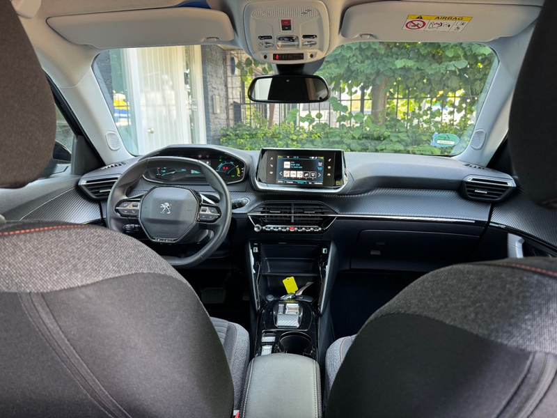 Peugeot e-2008 EV Active pack + Led + Nav + Lmv  Car play - 94 dk — photo 11