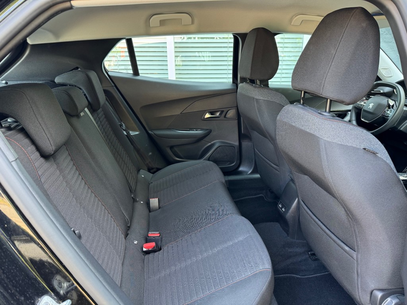 Peugeot e-2008 EV Active pack + Led + Nav + Lmv  Car play - 94 dk — photo 12