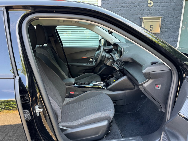 Peugeot e-2008 EV Active pack + Led + Nav + Lmv  Car play - 94 dk — photo 13