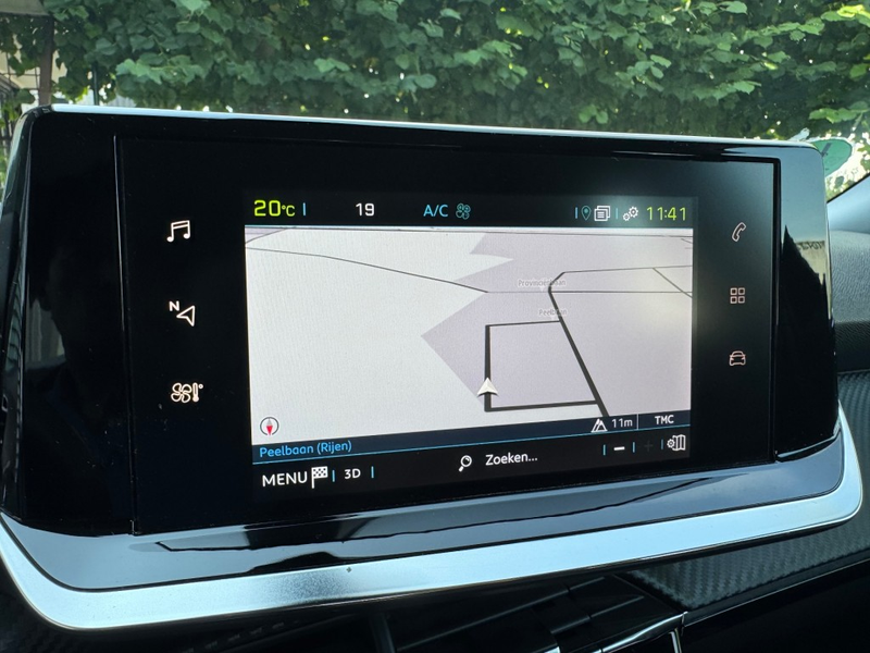Peugeot e-2008 EV Active pack + Led + Nav + Lmv  Car play - 94 dk — photo 18