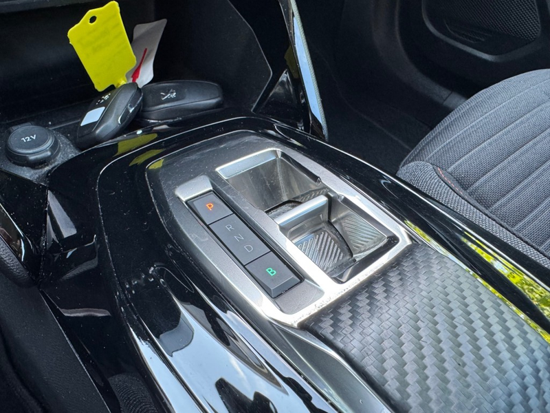 Peugeot e-2008 EV Active pack + Led + Nav + Lmv  Car play - 94 dk — photo 16