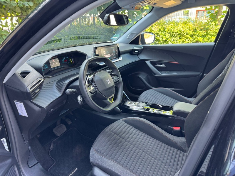 Peugeot e-2008 EV Active pack + Led + Nav + Lmv  Car play - 94 dk — photo 14