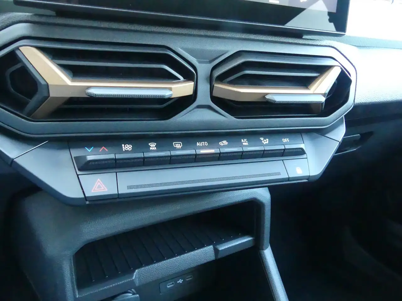 Dacia Duster 1.6 HYBRID EXTREME 140PK AUTOMAAT NAVI/360CAMERA/C 32