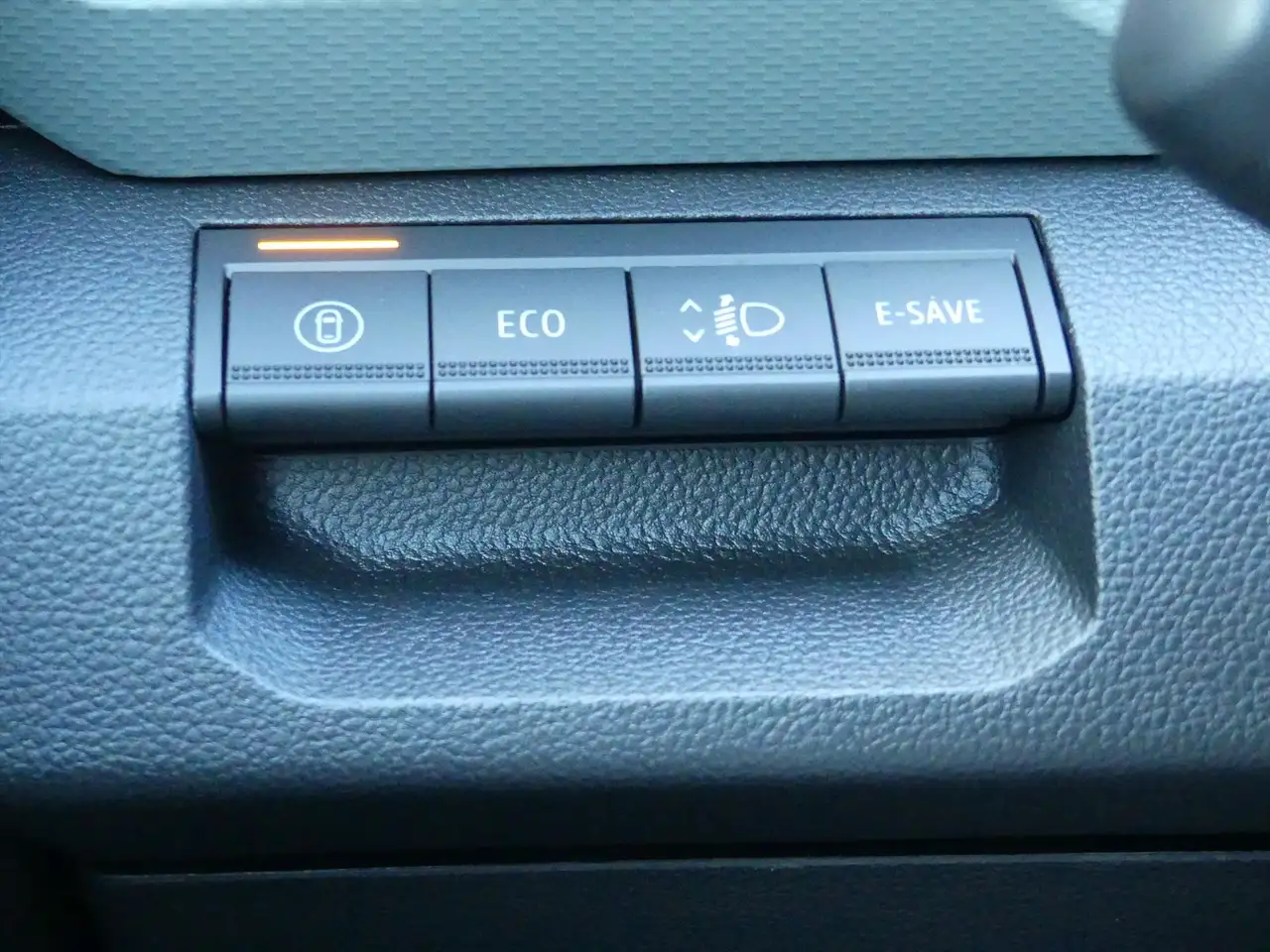 Dacia Duster 1.6 HYBRID EXTREME 140PK AUTOMAAT NAVI/360CAMERA/C 34