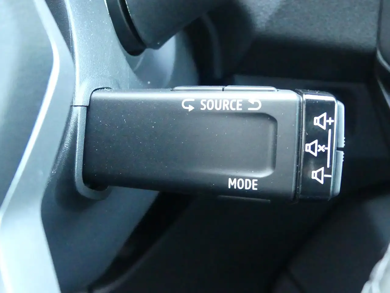 Dacia Duster 1.6 HYBRID EXTREME 140PK AUTOMAAT NAVI/360CAMERA/C 19