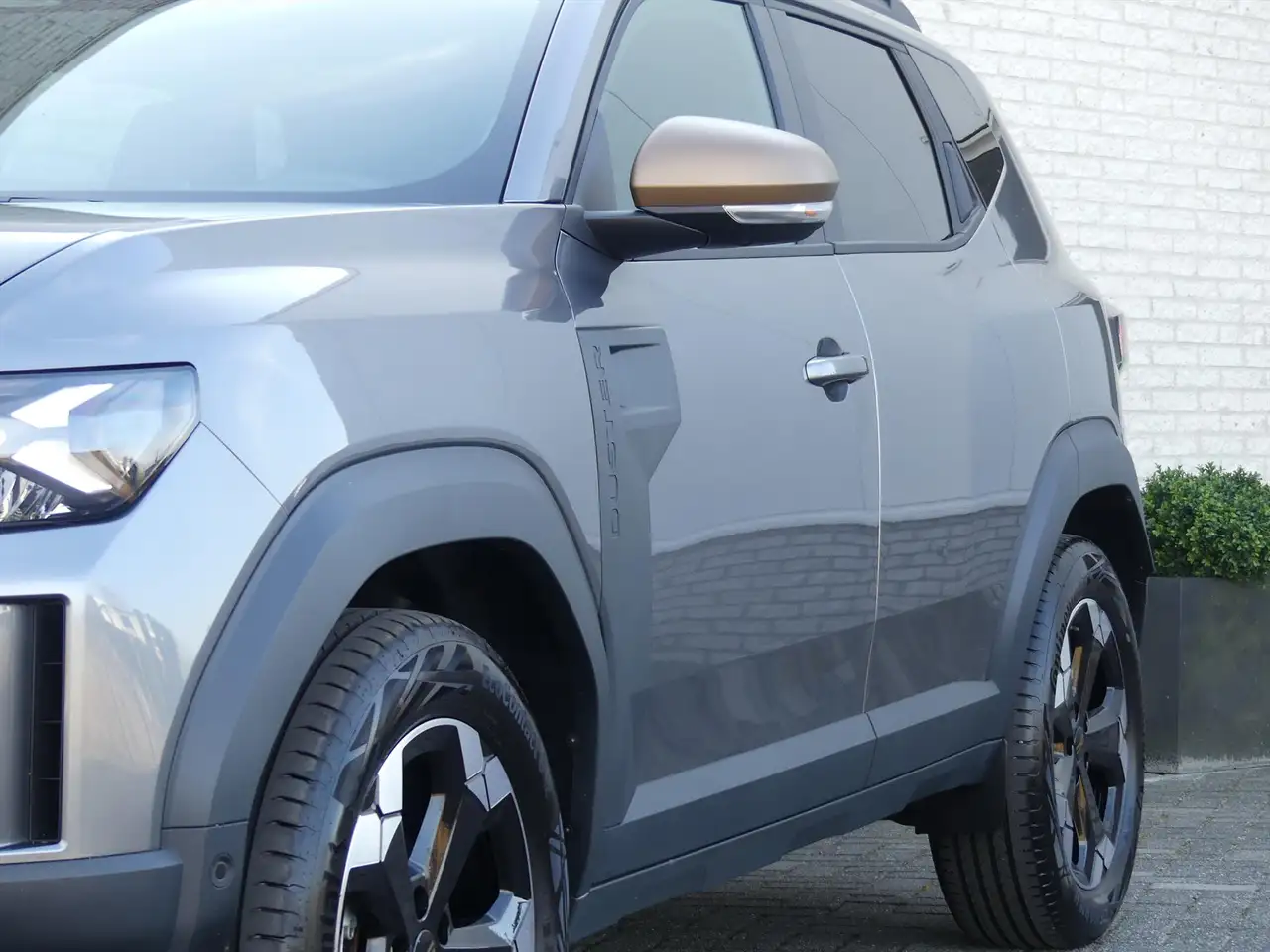 Dacia Duster 1.6 HYBRID EXTREME 140PK AUTOMAAT NAVI/360CAMERA/C 5
