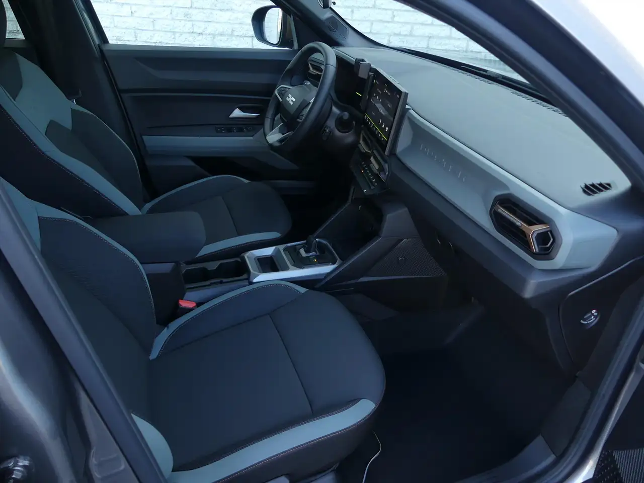 Dacia Duster 1.6 HYBRID EXTREME 140PK AUTOMAAT NAVI/360CAMERA/C 12