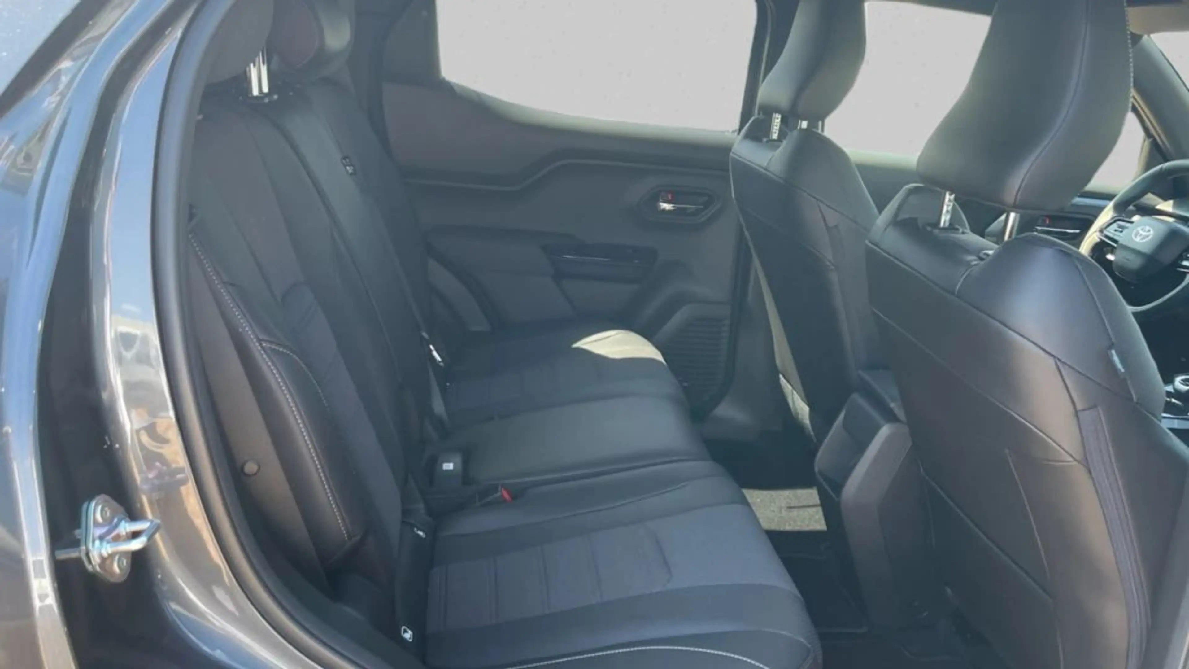 Toyota Urban Cruiser 61kWh Lounge — photo 11