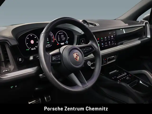 Porsche Cayenne view 11