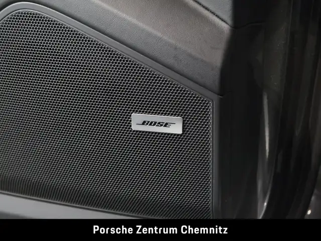 Porsche Cayenne view 25
