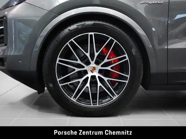 Porsche Cayenne view 6