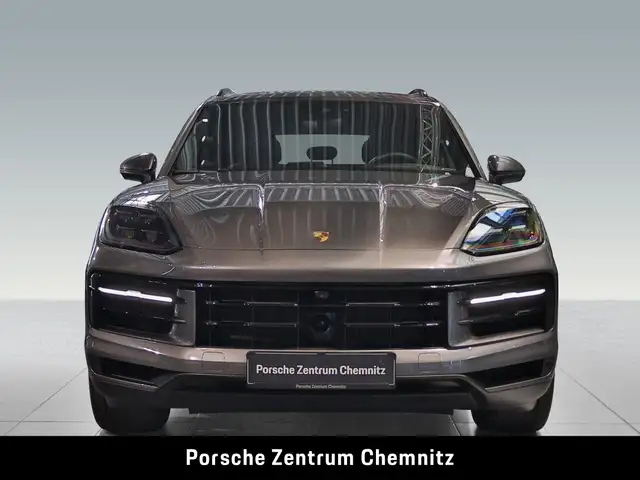 Porsche Cayenne view 4