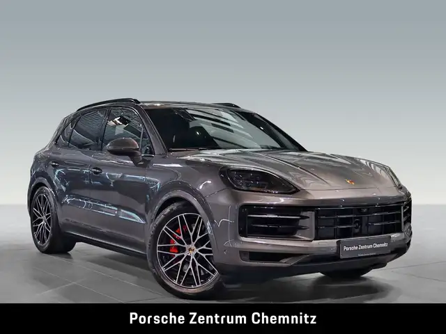 Porsche Cayenne view 9
