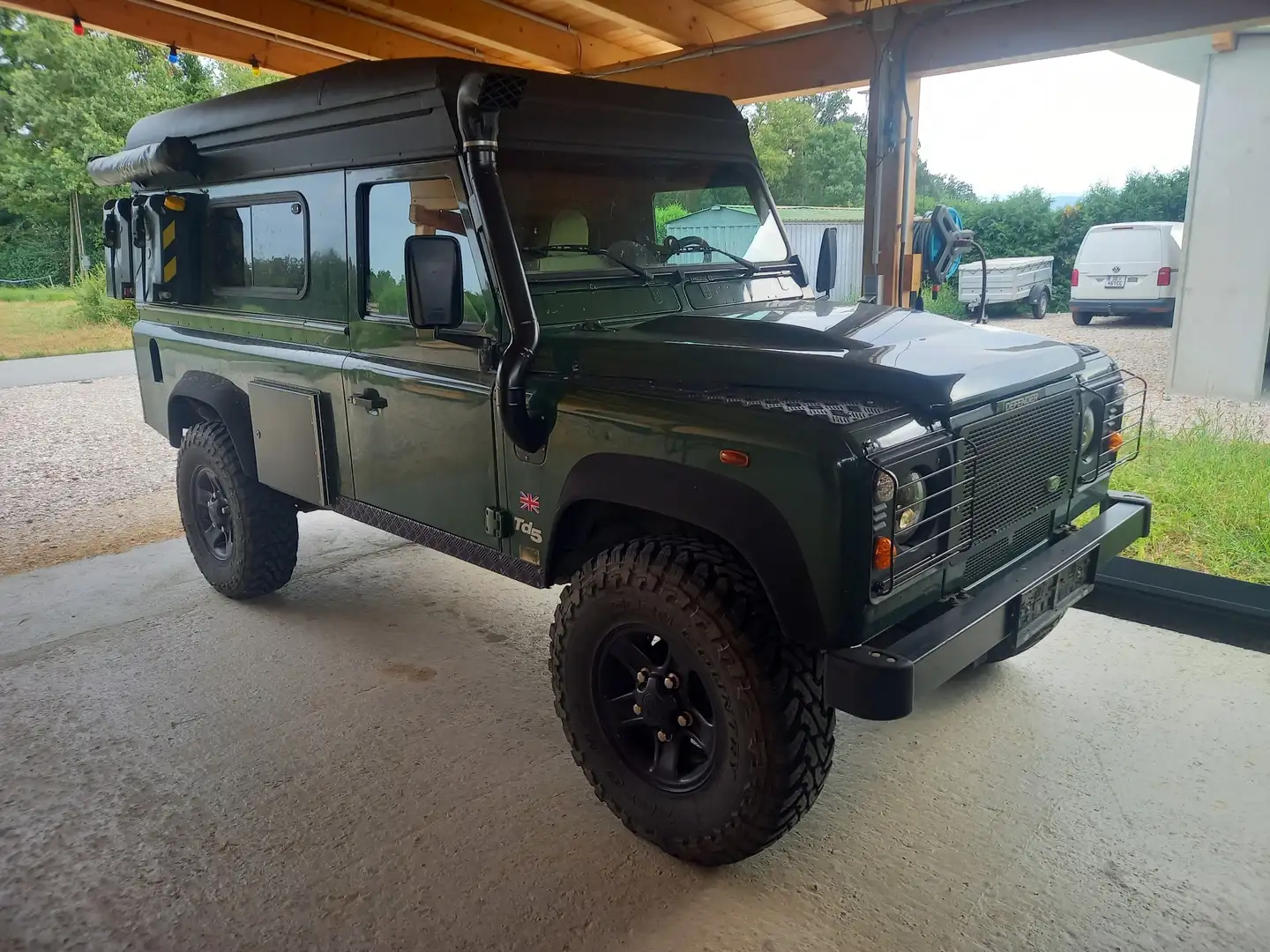 Land Rover Defender 110" Station Wagon 2,5 TD5 Grün - 1