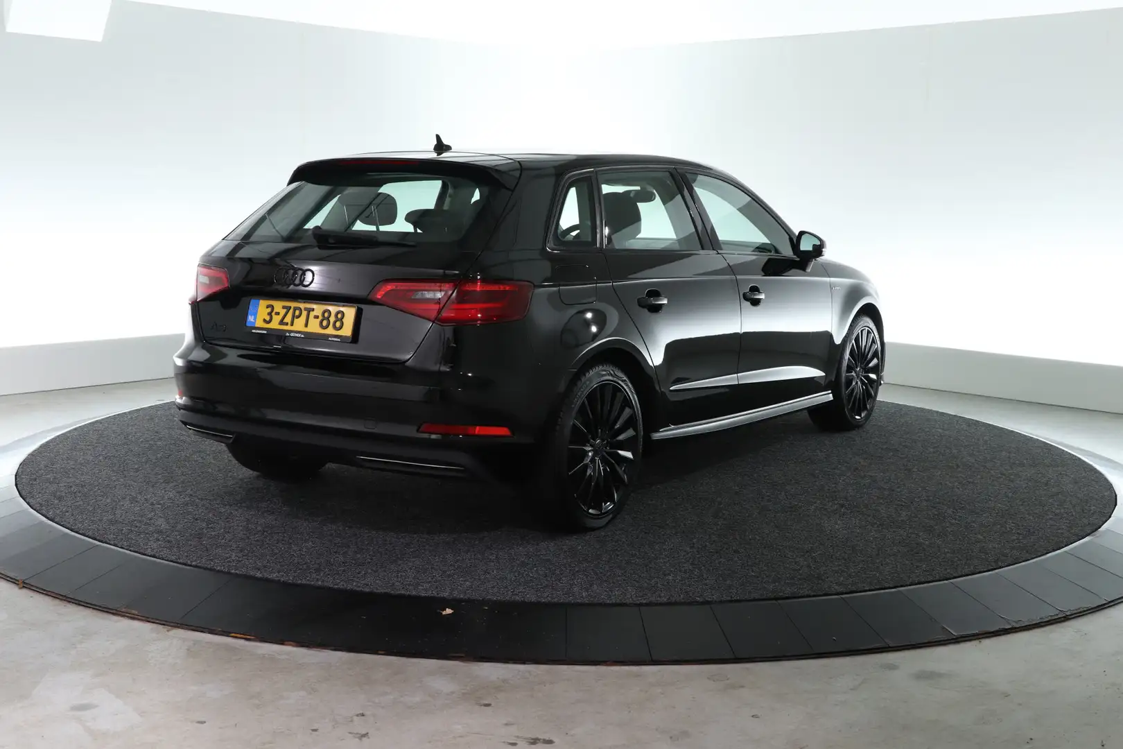 Audi A3 Sportback 1.4 e-tron PHEV Ambition Pro Line plus | Noir - 2