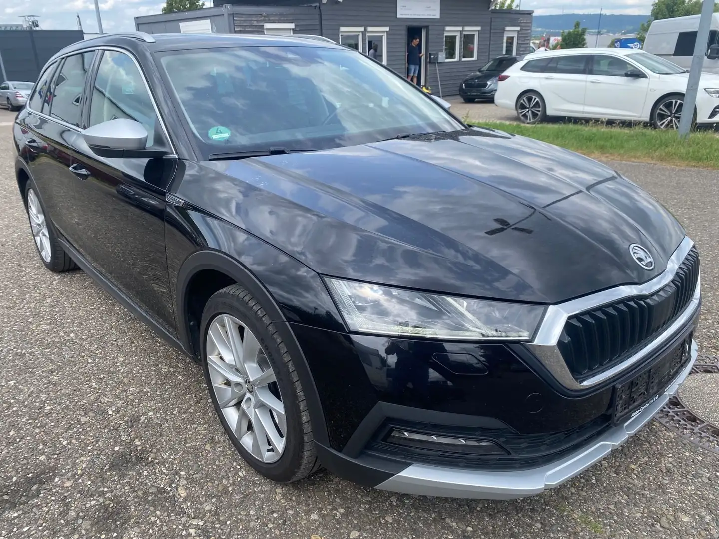 Skoda Octavia 2.0 TDI DSG 4x4 SCOUT Head-up ACC Spur Чёрный - 1
