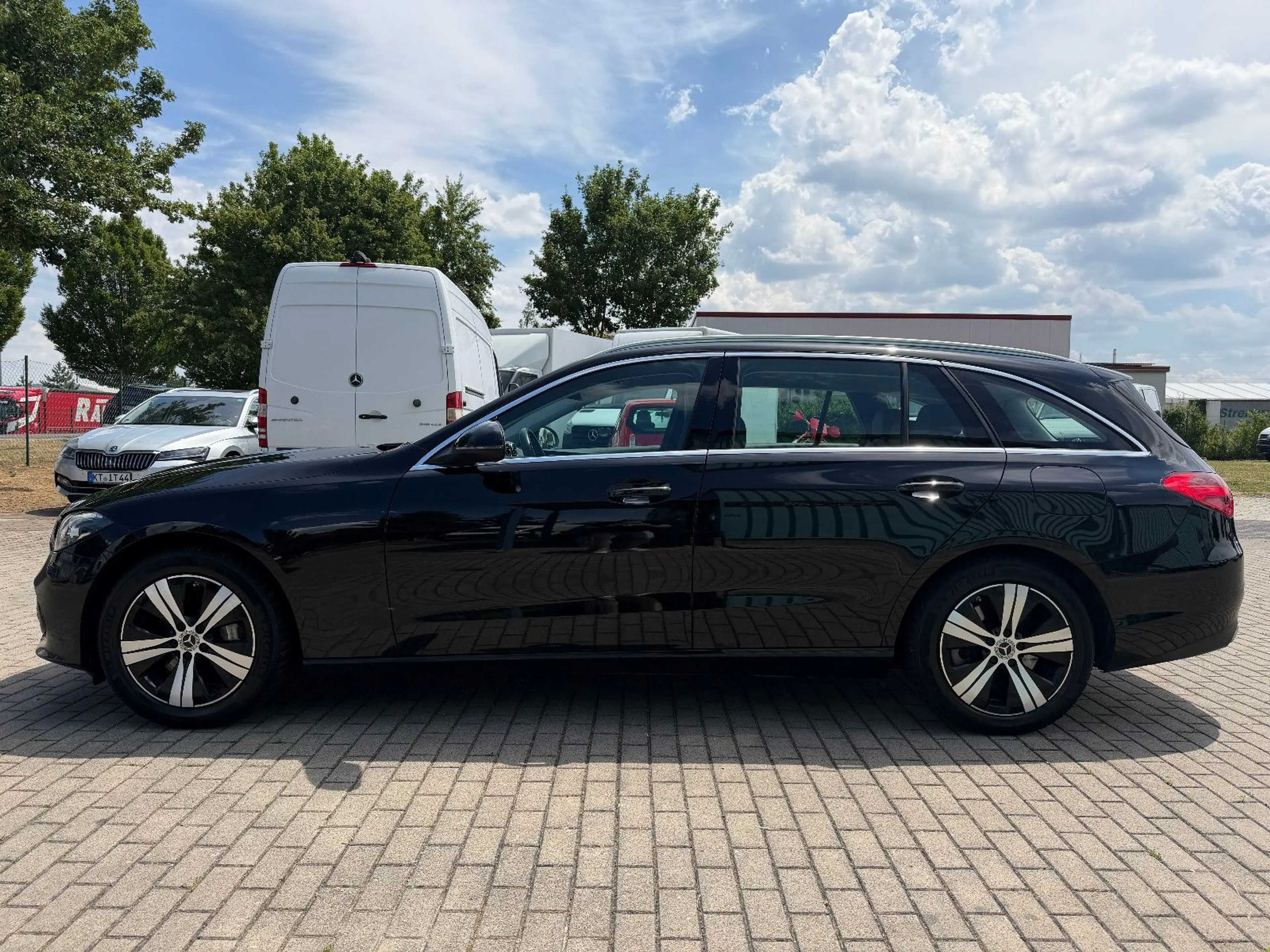 Mercedes-Benz C 300 e T 9G AVANTGARDE/LED+NAVI+RüKA+GRA+CARPLAY — photo 12