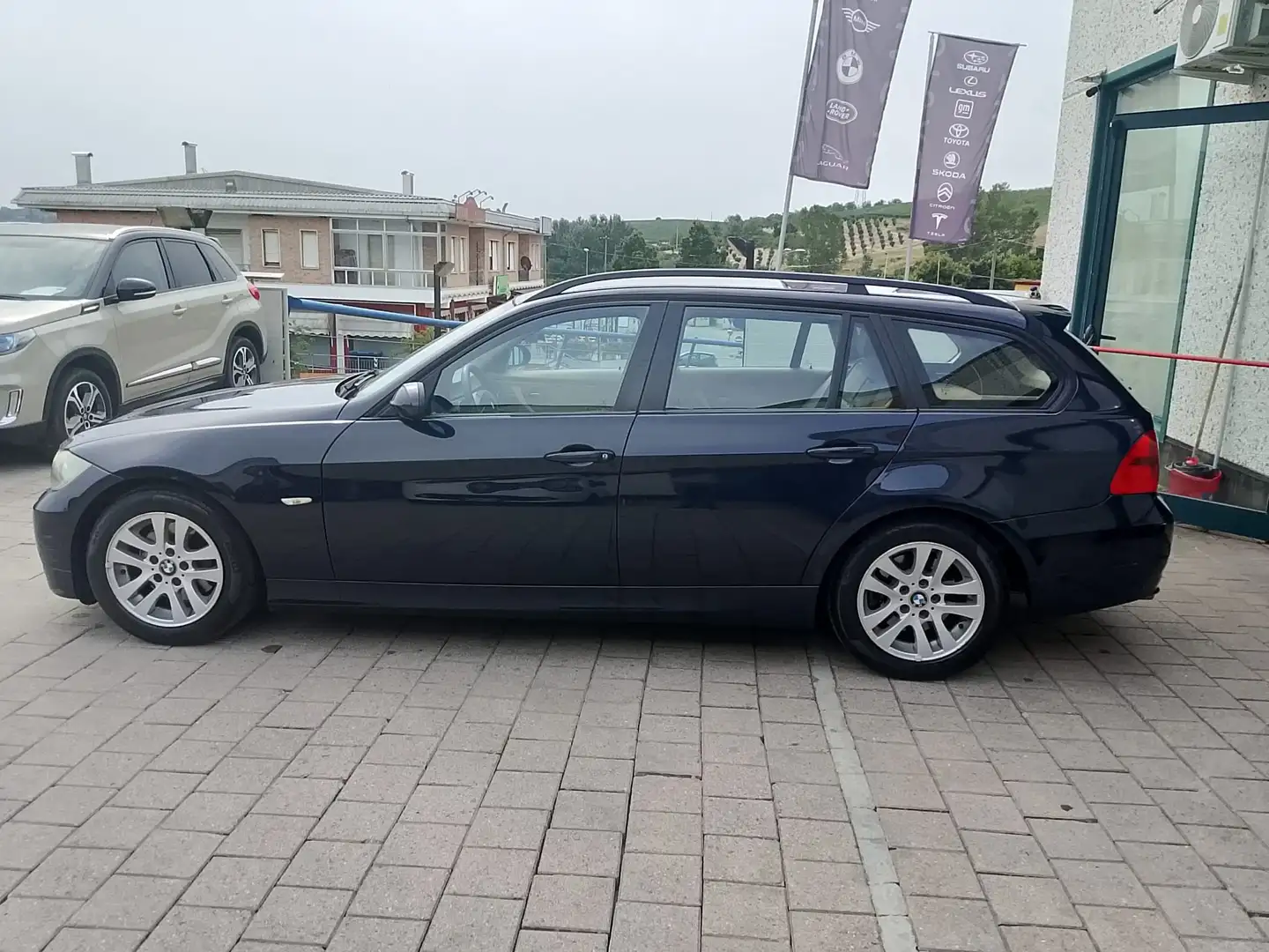BMW 320 d cat Touring Attiva 177cv Modrá - 2
