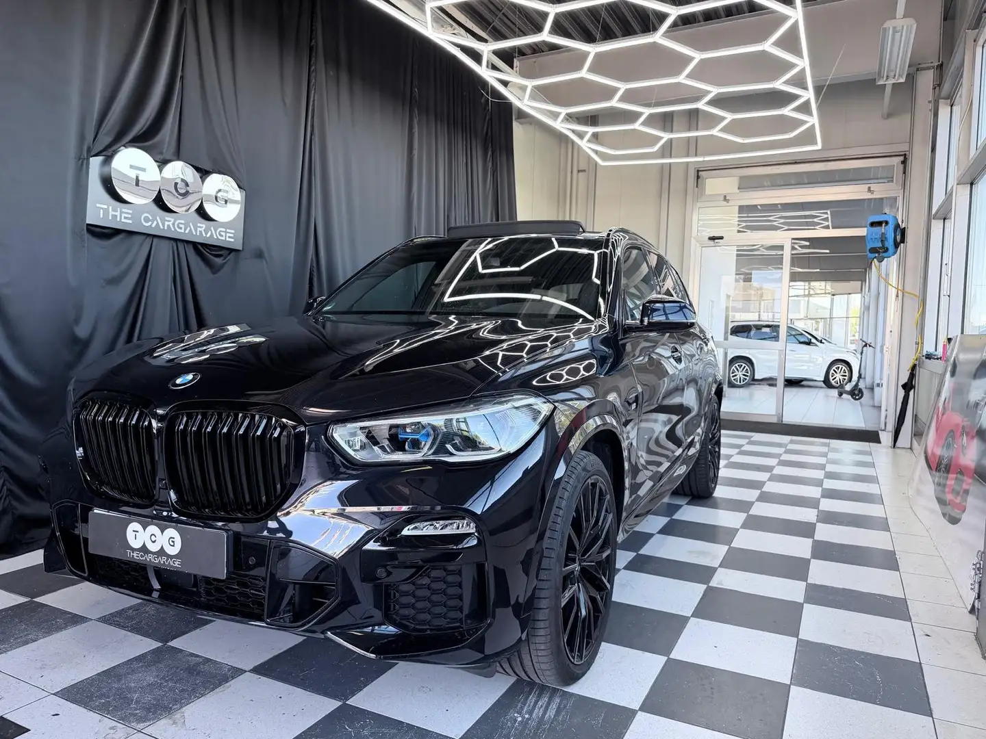 BMW X5 xDrive 30 d M Sport Schwarz - 1