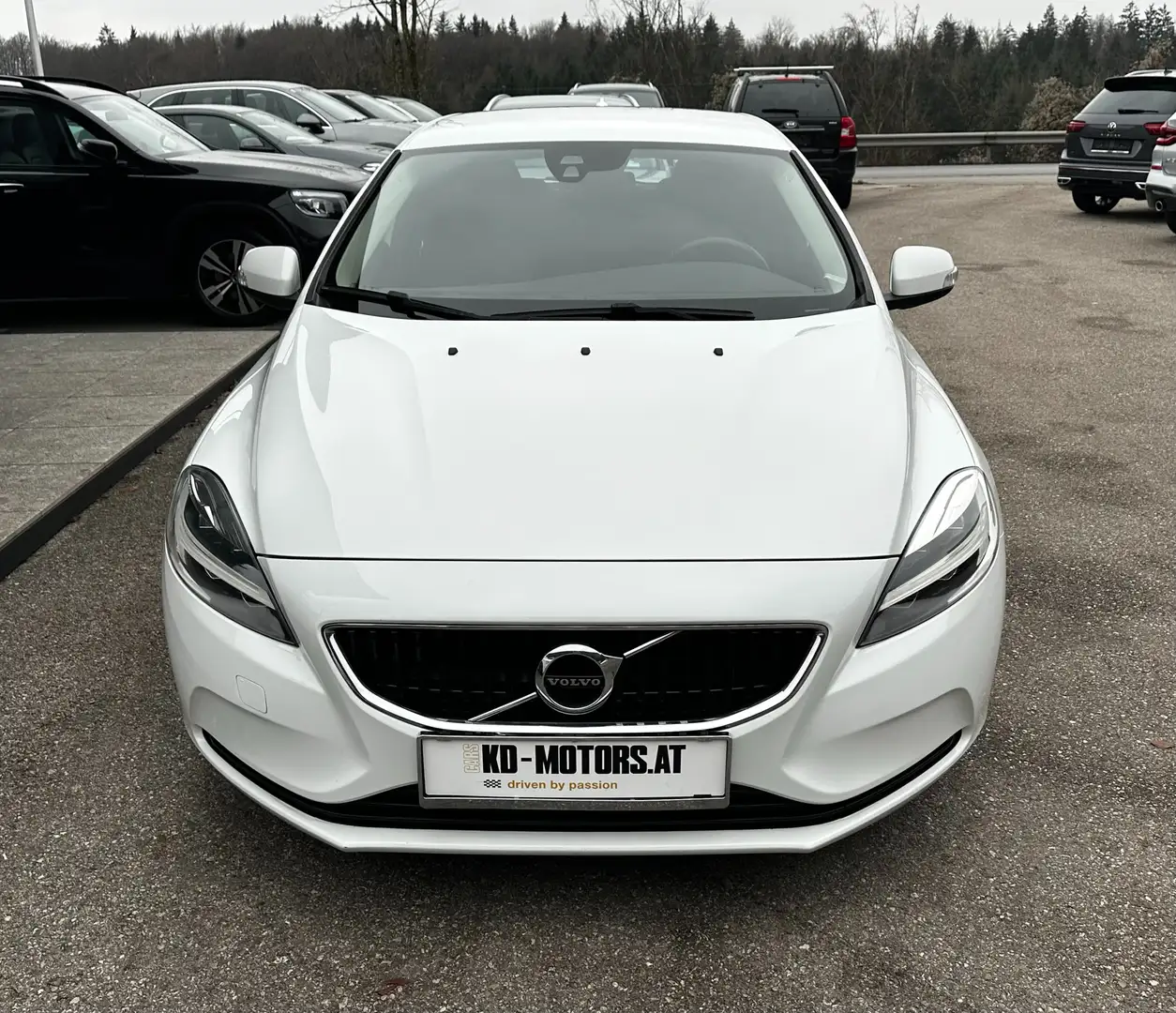 Volvo V40 D2 Kinetic *LED*Navi*SHZ*PDC* Weiß - 2