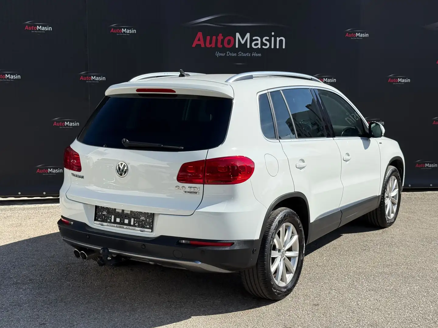 Volkswagen Tiguan Lounge Sport 2.0 TDI //NUR 86.000 km//ERSTBESITZ// Weiß - 2