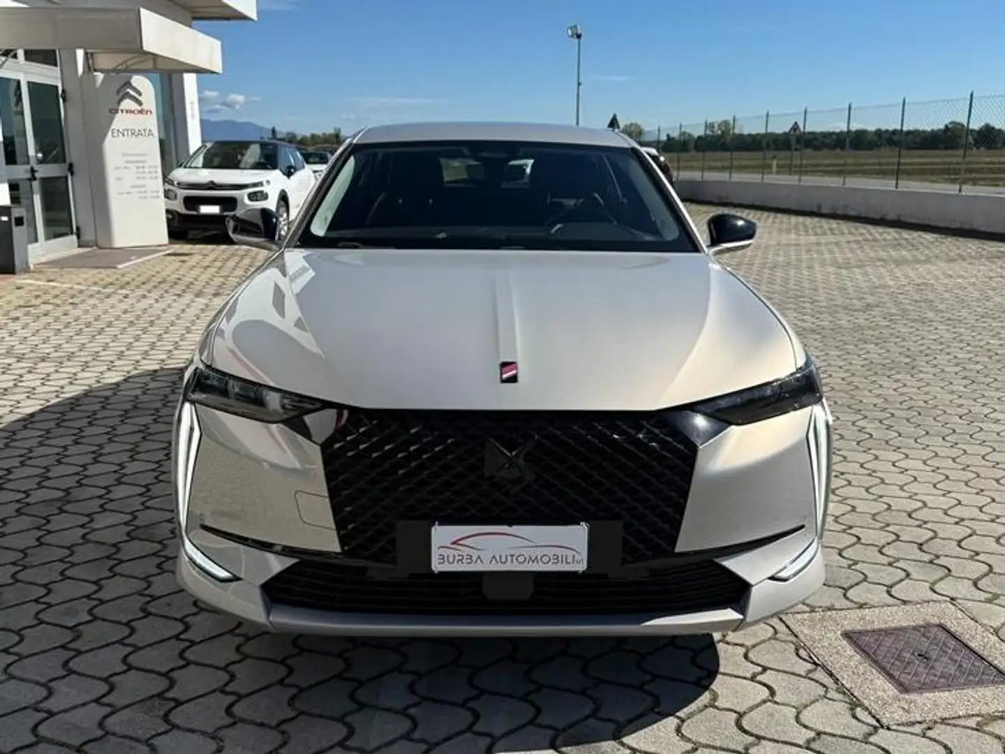 DS Automobiles DS 4 BlueHDi 130 S&S EAT8 Performance Line Grijs - 2