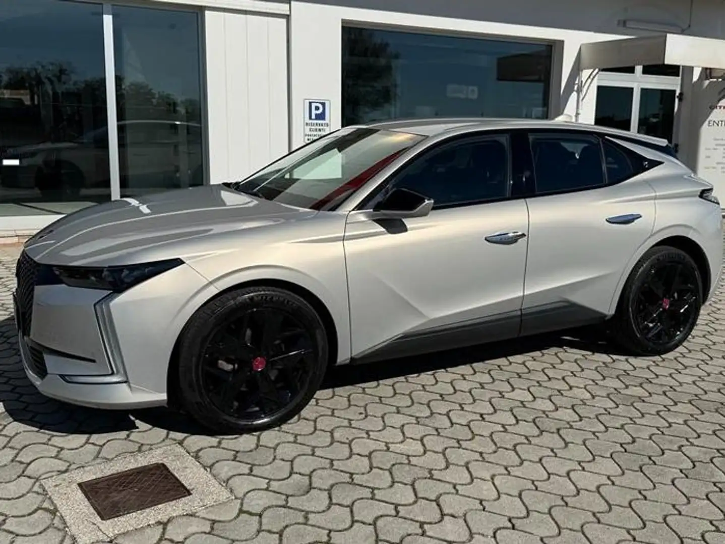 DS Automobiles DS 4 BlueHDi 130 S&S EAT8 Performance Line Grijs - 1