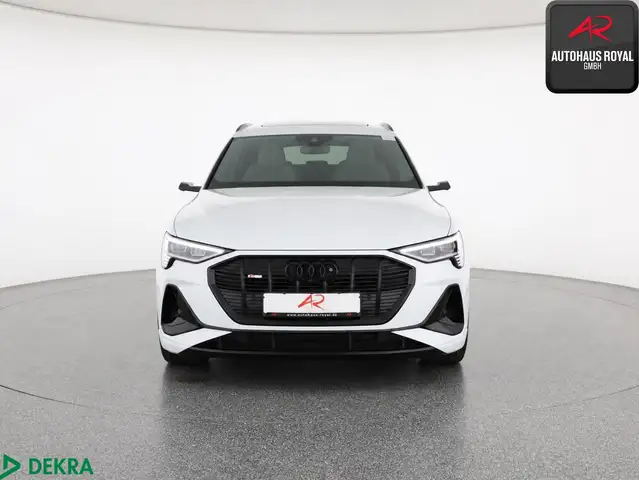 Audi E-Tron view 8