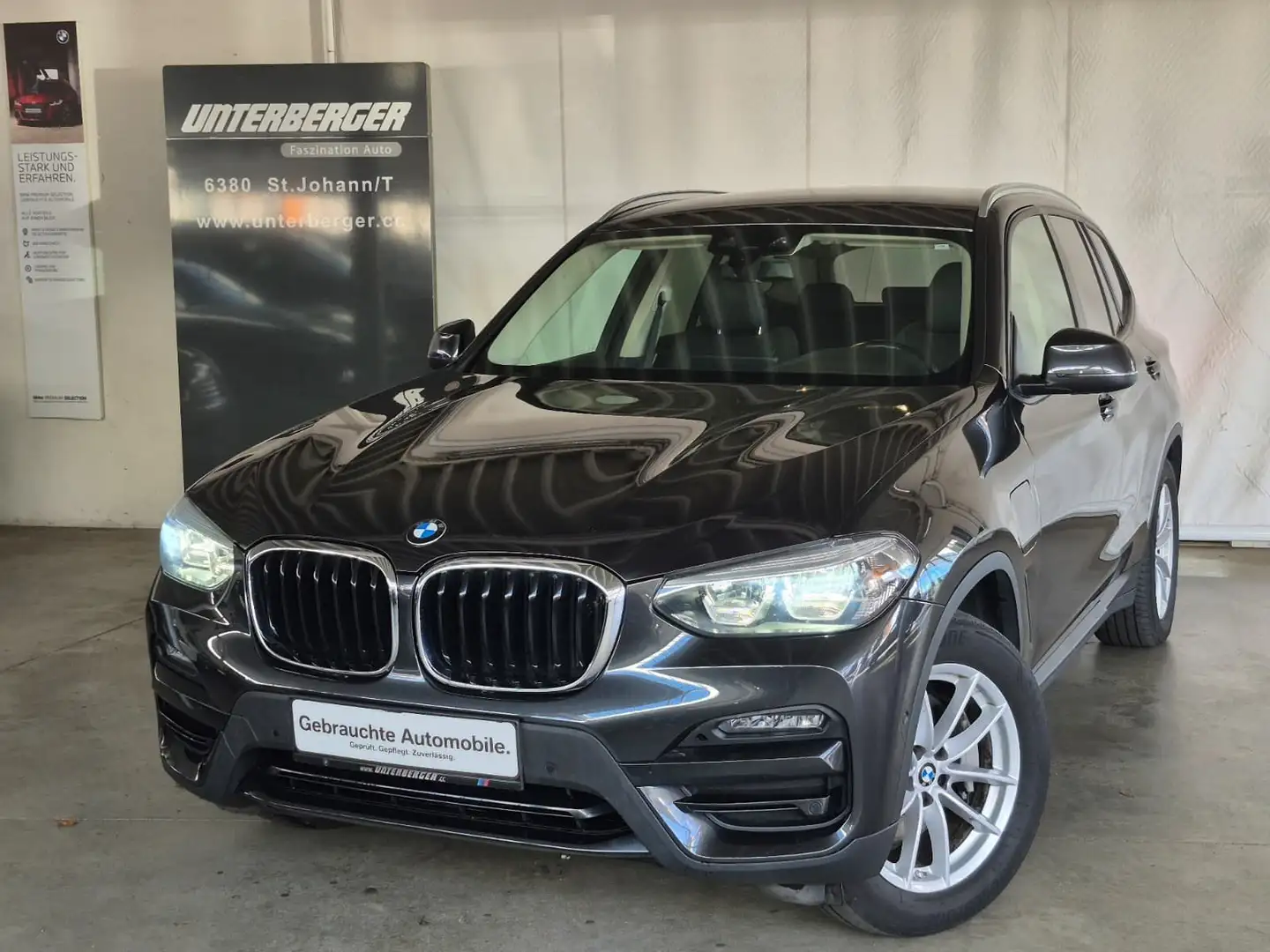 BMW X3 xDrive30e AHK Grijs - 1