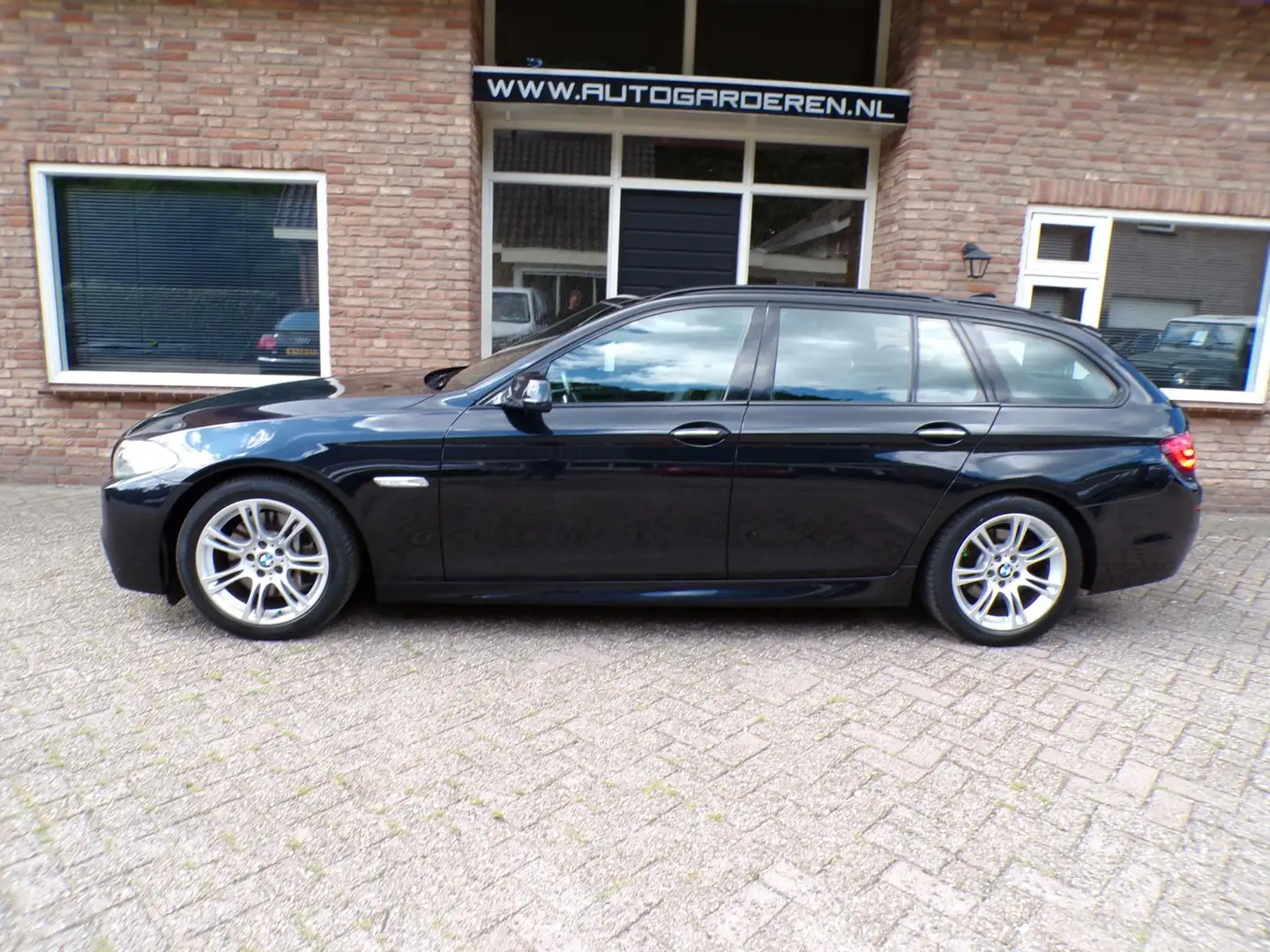 BMW 528 5-serie Touring 528i High Executive M Pakket / Aut Fekete - 2